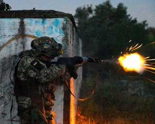 Жодних "м'ясних штурмів" і безглуздих наказів: Україна успішно запроваджує стандарти НАТО (відео)