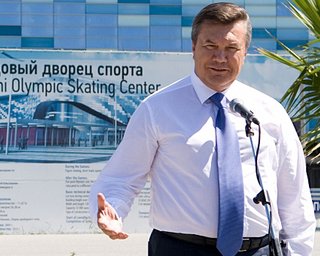 Янукович мечтает, чтобы футбольные болельщики его не замечали