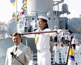 Янукович распорядился праздновать День флота совместно с Россией