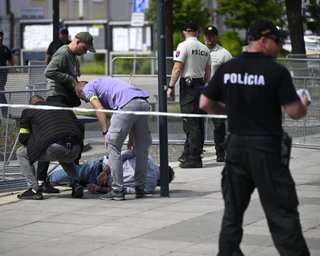 "Жахливий акт насильства": Байден, Зеленський, Орбан і Путін засудили замах на Роберта Фіцо