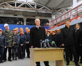 Азаров - киевлянам: Те, за кого вы голосовали, вам помогать не будут