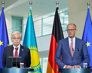 "Найкращий для Європи": Токаєв похвалив Путіна на пресконференції у Берліні (відео)