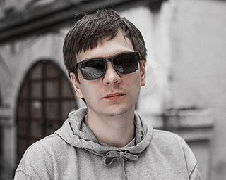В Питере после акций в поддержку Навального задержали рэпера Славу КПСС (видео)