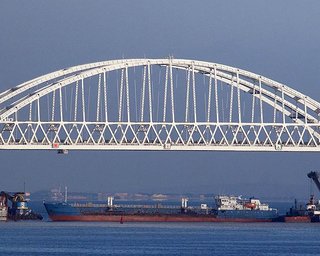 Россия баррикадирует Керченский пролив: в ВСУ раскрыли "побочный эффект" этого плана (видео)