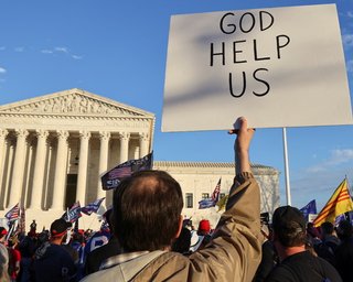 Дональд Трамп и Джо Байден поочередно обратились к мятежникам на Капитолийском холме