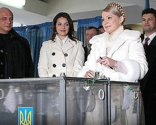 Тигипко и Яценюк перешли к Януковичу. 30 мая - досрочные парламентские и местные выборы, - СМИ