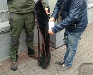 В Киеве задержали мужчину, который с оружием шел на акцию под Верховной Радой