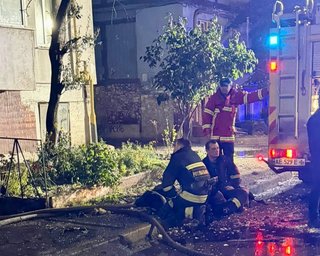 Днепр снова под ударом РФ: "Шахед" попал в девятиэтажное здание, где находились люди, есть раненые (фото)