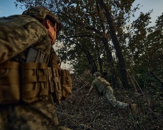 "Сиплеться вся їхня концепція": РФ під Бахмутом може залишитися без важливої дороги, — експерт