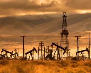 Из-за украинских ударов по НПЗ: в России резко подскочили цены на нефть, — Reuters