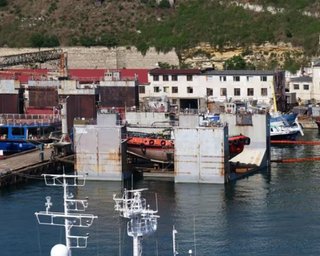 Ушел на дно вместе с судном: в бухте оккупированного Севастополя утонул плавдок (фото)