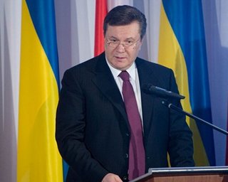 Янукович заявил, что нанес сокрушительный удар по коррупции