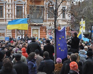 В Днепропетровске прошел многотысячный митинг против российской агрессии 