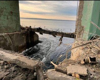 "Виливається 100 куб. м. за секунду": у Зеленського показали наслідки обстрілу греблі у Кривому Розі