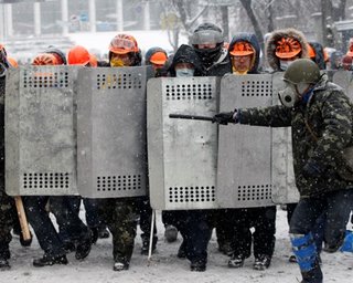 Роскомнадзор пригрозил Lenta.ru закрытием за интервью с Правым сектором