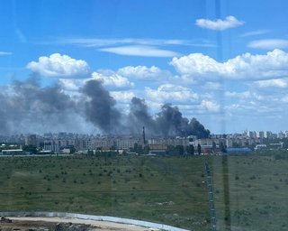 Взрывы в Воронеже: жители сообщают о попадании в завод, работающий на ВС РФ (видео)