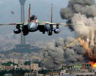 В Сирии военные самолеты атаковали гуманитарную колонну