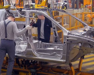 Виробництво автомобілів у Росії під загрозою через брак чипів: що відбувається