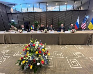 Другий день мирних переговорів у Женеві: Вашингтон тисне на Київ