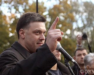  Тягнибок пообещал расклеить по Киеву фотографии фальсификаторов