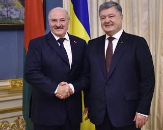 Порошенко призвал Зеленского твердо озвучить позицию по Беларуси