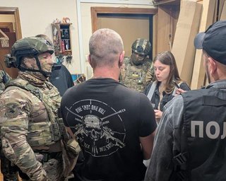$25 тысяч за побег: полиция проводит масштабные обыски по делу переправки уклонистов (видео)