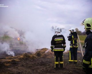 ЗС РФ знищили ТЕС під Києвом: мешканців закликали закрити вікна і залишатися вдома (фото)