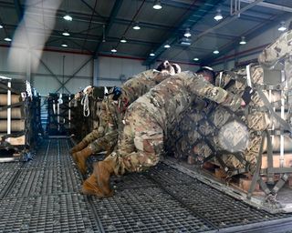 Военная помощь США Украине: Пентагон возбудил более 50 дел