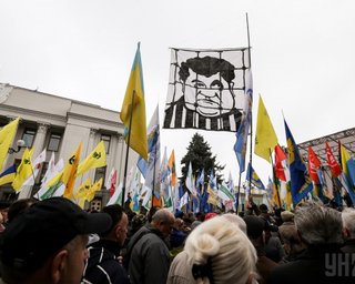 Саакашвили призвал участников протестов в Киеве требовать отставки Порошенко