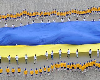 В Луганске горисполком на один день запретил разворачивать украинский флаг