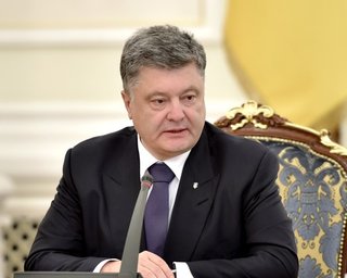 С избирательных участков забирать в армию никого не будут, - Порошенко