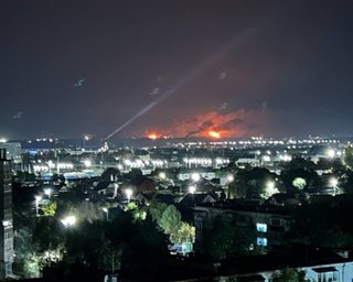 Этой ночью ракеты атаковали авиазавод в российском Таганроге, а дроны — крупный НПЗ в Сызране (видео)