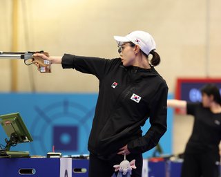 Девушка с плюшевым слоником: южнокорейская снайперша Ким Йеджи стала сенсацией Олимпиады