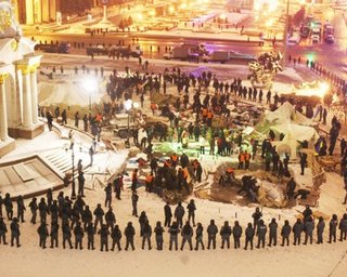 Участники марша Анти-йолка приготовили подарки власти