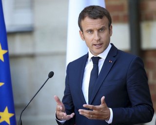 Чому Макрон уже втретє відклав візит до України: у Politico назвали причину