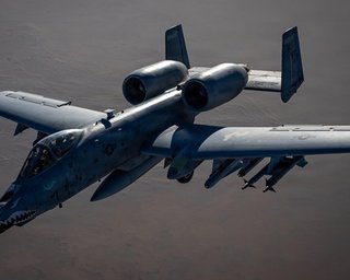 "Вже літають A-10 Thunderbolt II і Apache": США почали битву за Ормузьку протоку, — ЗМІ