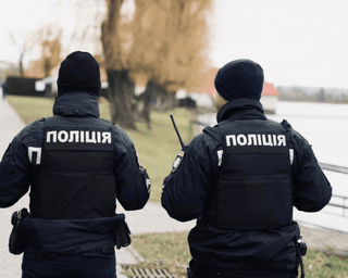 Избили мужчину на пороге столичного ТЦК: прокуратура объявила подозрение двум правоохранителям (фото)