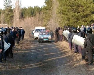 Полиция и местные жители не дали установить блокпост участников блокады ОРДЛО на Харьковщине