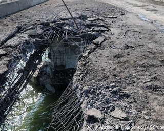 Удар по Чонгарскому мосту: в сети показали момент попадания ракеты (видео)