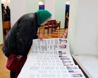С чужого голоса. Кому достанутся голоса выбывших из президентской гонки и как это отразится на шансах Порошенко и Зеленского