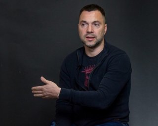 "Бавовна" в Крыму: Арестович прокомментировал взрывы на полуострове (видео)