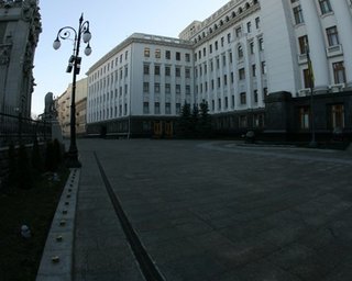 У Украины есть три пути после выборов, - Reuters