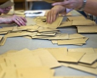 На одном из участков Донецка бюллетени добывали с помощью автогена