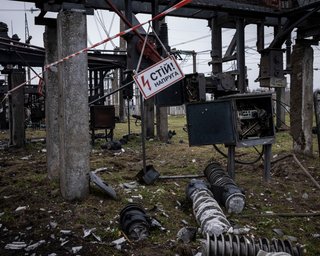 РФ влучила по енергооб'єктах: обленерго вимушено відключають світло у двох областях України