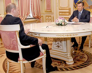 Янукович: Победа Путина станет залогом стабильности "в нашем регионе"