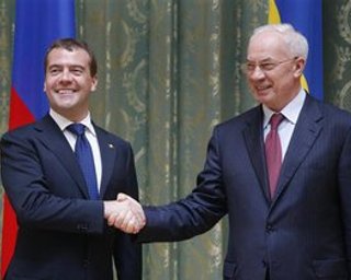 Медведев принял Азарова в Подмосковье