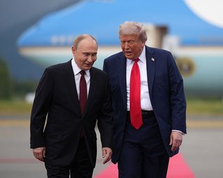 Трамп — последний козырь Путина: Россия надеется выиграть войну благодаря переговорам с США, — FT