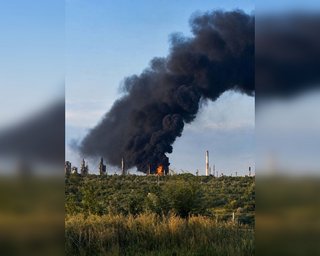 Дрони долетіли до Самарської області: у Сизрані повторно атакований та горить НПЗ