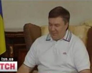 Янукович изменил прическу