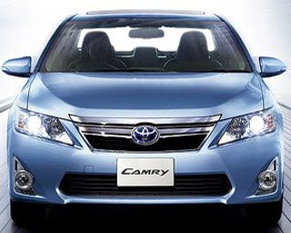 Toyota представила новый седан Camry для Японии